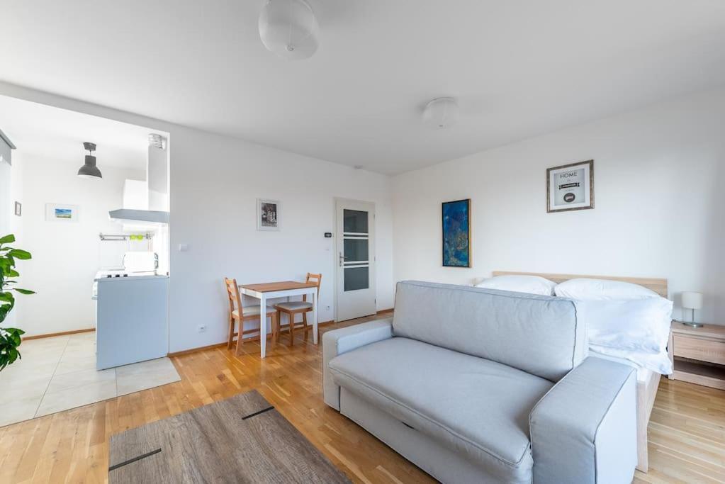Sunny Safron Apartment Praga Exterior foto