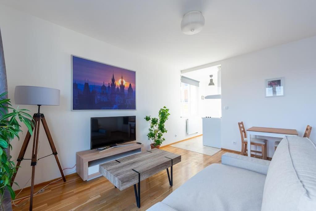 Sunny Safron Apartment Praga Exterior foto